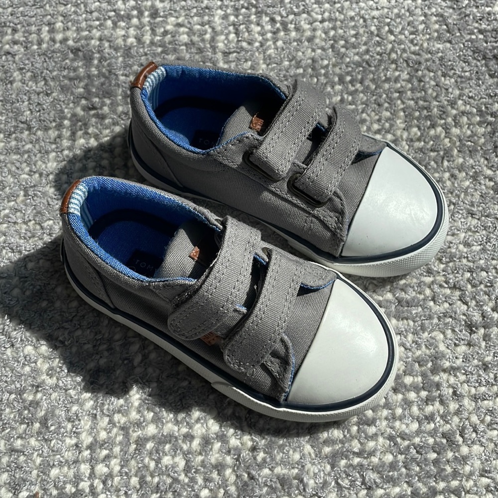 TODDLER VELCRO SNEAKERS